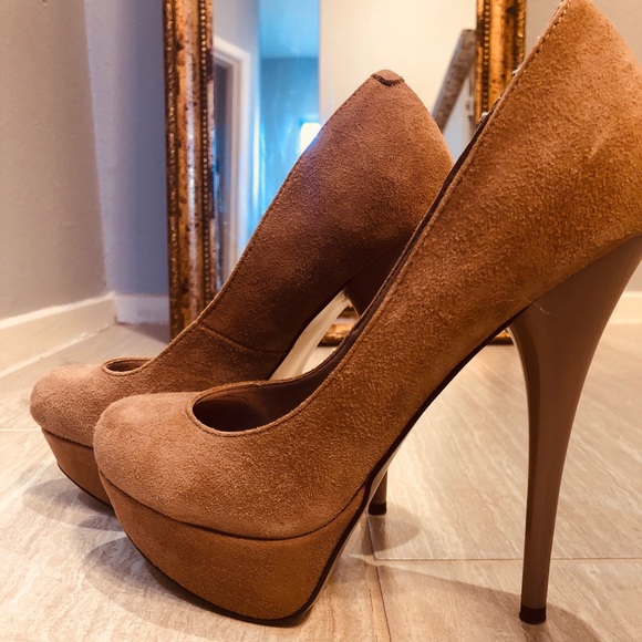Tan Suade heels - Picture 2 of 2